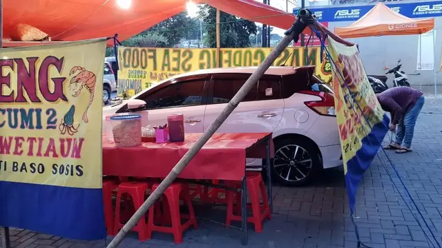 8 Potret Mobil Terjebak saat Parkir Ini Nyeleneh, Bikin Kasihan