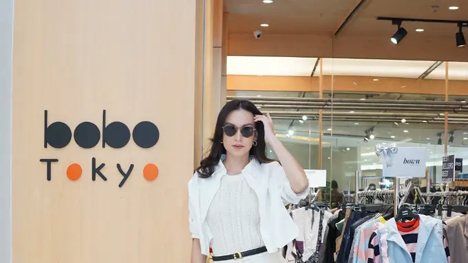Mix and Match Pakaian dengan Kacamata untuk Gaya Liburan Akhir Tahun