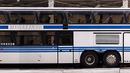 Neoplan Megaliner juga memiliki desain yang menawan di sampingnya. Bus dengan panjang 15 meter ini memiliki kaca lebar berbentuk jajar genjang dengan pilar yang berbentuk miring. Kaca samping pada dek atasnya sangat unik karena selain berukuran besar, kacanya juga terlihat melengkung hingga atapnya. (Source: commons.wikimedia.org)