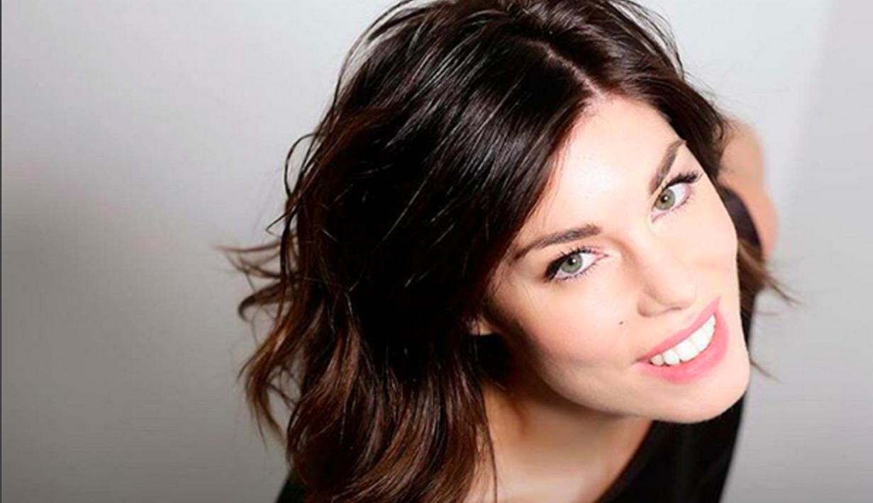 Bianca Atzei adalah pacar mantan pebalap MotooGP, Max Biaggi. (Bola.com/Instagram)