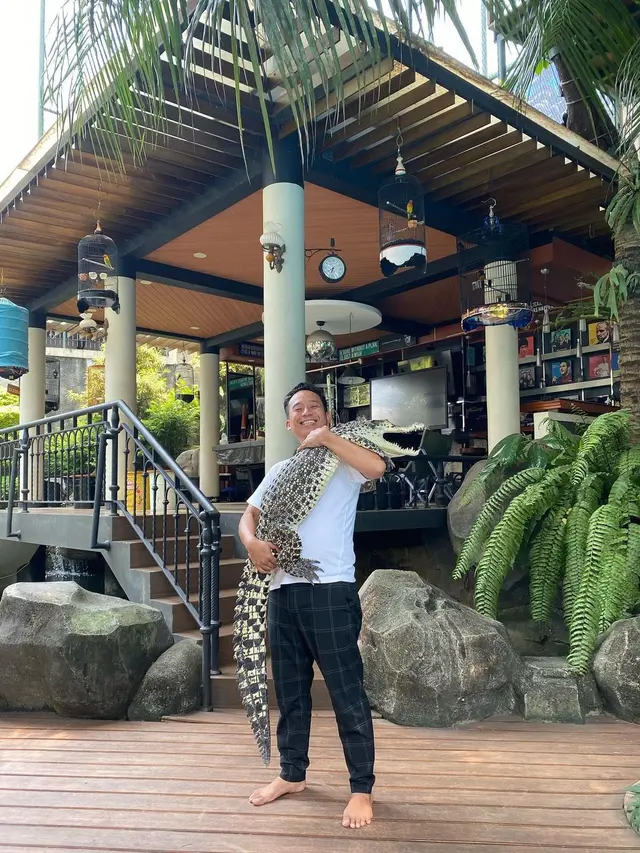 Pecinta Hewan, Ini 6 Potret Denny Cagur Bareng Hewan Peliharaannya yang Tak Biasa