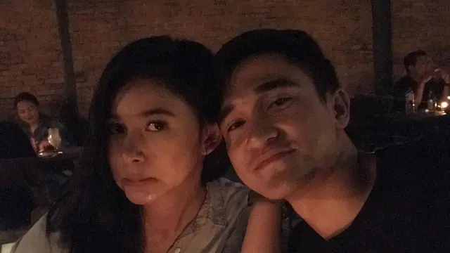 5 Tahun Pacaran, Ini 6 Potret Kocak Adhitya Alkatiri dan Adinda Azani