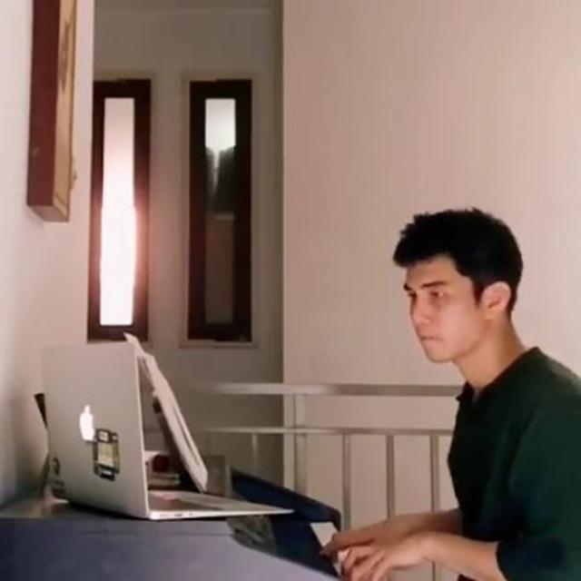 6 Potret Difki Khalif Sepupu Ariel Noah, Gayanya Curi Perhatian