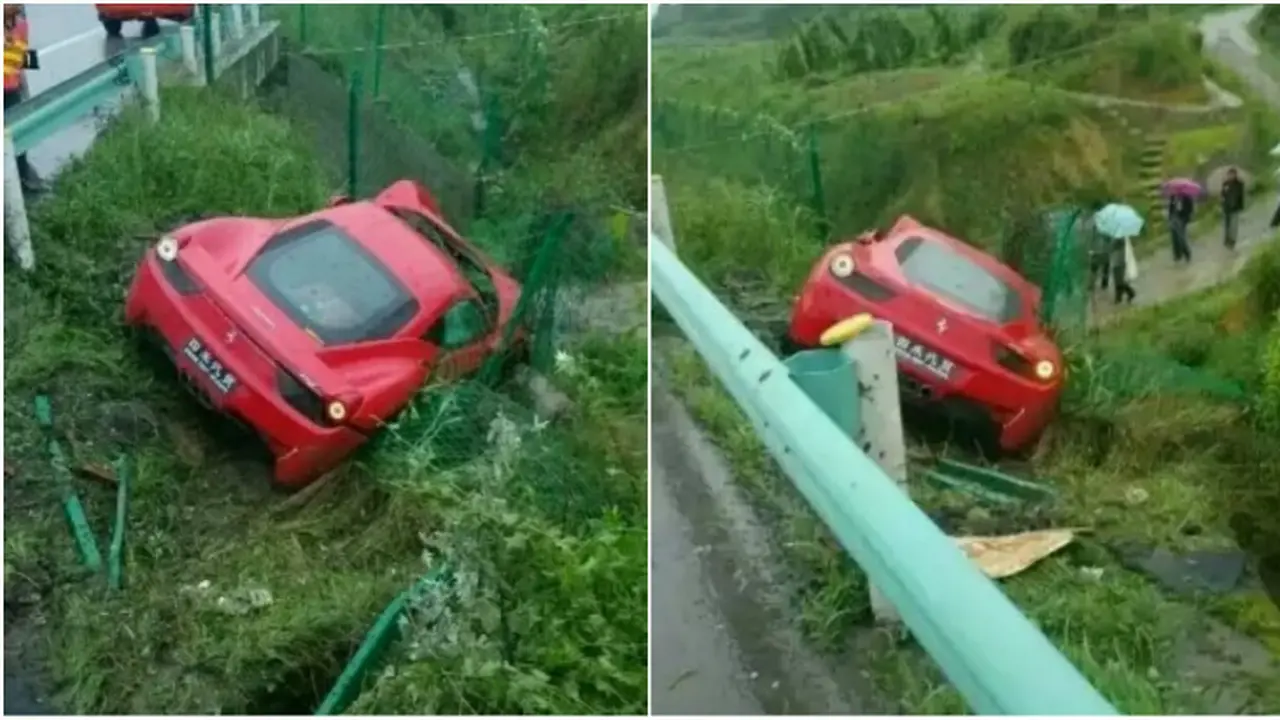Ngebut di Jalanan Basah, Ferrari 458 Terperosok ke Parit
