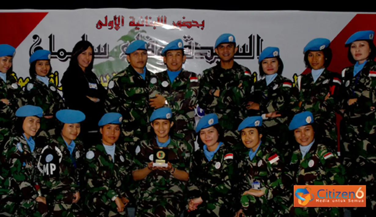 Citizen6, Lebanon: Selain Wanita TNI, Wanita Angkatan Bersenjata dari Negara lain yang tergabung
dalam UNIFIL juga mendapatkan piagam penghargaan ini. (Pengirim: Badarudin Bakri)