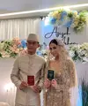 Kabar bahagia datang dari salah satu andalan pemain Timnas Indonesia Pratama Arhan. Pria yang sempat viral  dengan lemparan bolanya itu resmi  menikah dengan Nurul Azizah Rosiade. Akad nikah sederhana digelar di Masjid Indonesia Tokyo, Jepang. [Instagram/andre_rosiade/bravecation]