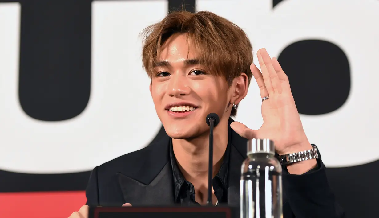 <p>Personel SuperM, Lucas saat konferensi pers di Capitol Records Tower, Hollywood, Kamis (3/10/2019). Boyband beranggotakan Taemin SHINee, Baekhyun dan Kai EXO, Mark dan Taeyong NCT, serta Lucas dan Ten WayV itu akan debut di Capitol Records Tower, Los Angeles pada 5 Oktober 2019. (VALERIE MACON/AFP)</p>
