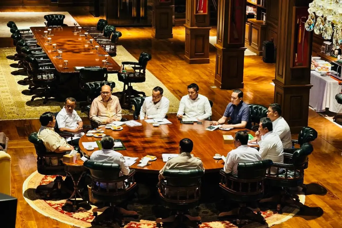 Presiden Prabowo Subianto mengadakan rapat secara maraton bersama sejumlah Menteri Kabinet Merah Putih di kediaman pribadinya, Hambalang, Kabupaten Bogor, Jawa Barat, Rabu (20/8/2025).