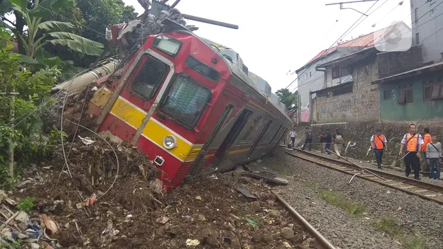 KRL Anjlok