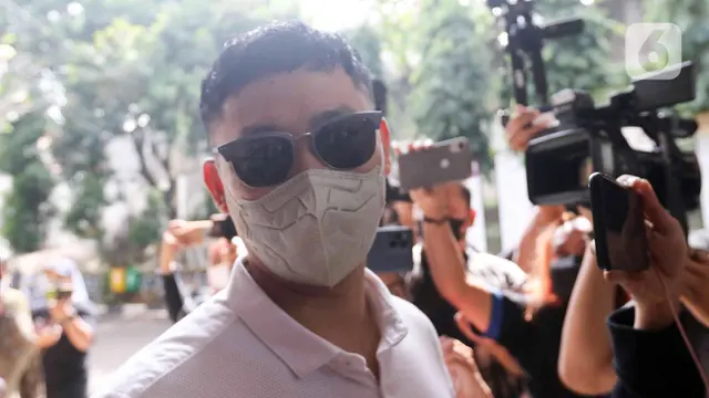 FOTO: Dewi Perssik dan Angga Wijaya Jalani Sidang Cerai Perdana