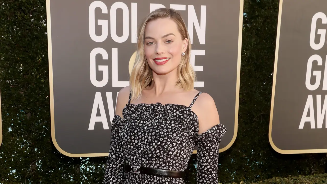 Margot Robbie hingga Shira Haas dalam Balutan Gaun Chanel di Golden Globes 2021