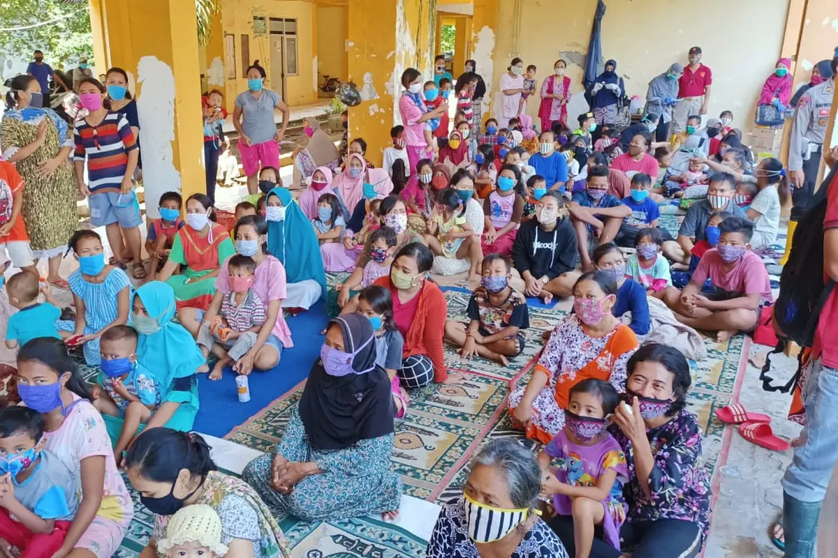 Pengungsi banjir rob Pekalongan, Jawa Tengah. (Foto: Liputan6.com/Felek Wahyu)
