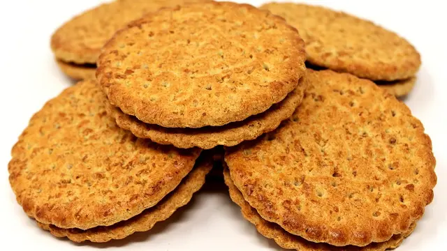 Inilah Mengapa Biskuit Dibuat Dengan Lubang Kecil