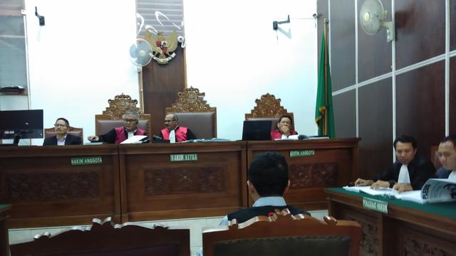 Terdakwa mantan Plt Ketua Umum PSSI Joko Driyono menyampaikan nota pembelaan atau pleidoi di Pengadilan Negeri Jakarta Selatan, Kamis (11/7/2019).