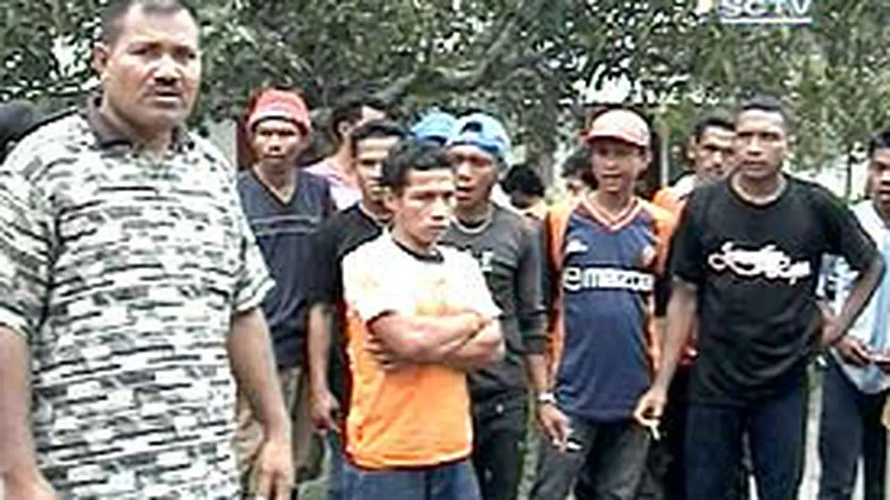 071204aRusuhPenambang.jpg