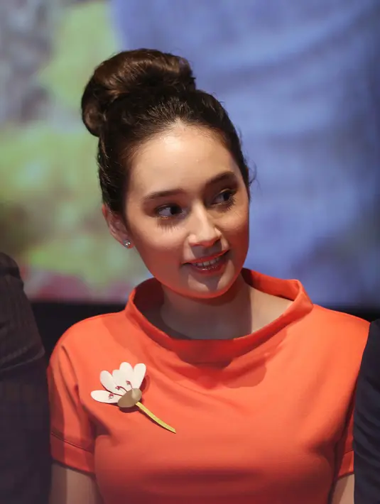 Diakui oleh dara kelahiran Jakarta, 21 Mei 1997 ini jika dirinya mengalami kenaikan berat badan pasca syuting di Belanda. Karena seperti diketahui selama di Belanda ia menjadi sering ngemil guna menghangatkan tubuh. (Nurwahyunan/Bintang.com)