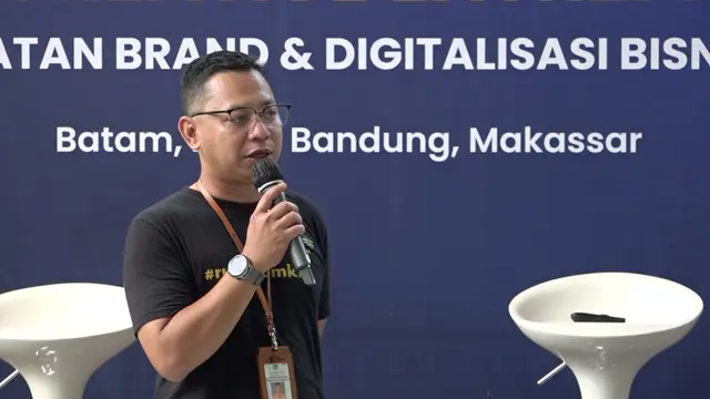 Yossi Hendrawan S. selaku Pengelola PLUT Batu