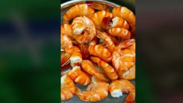Hanya Tambahkan 1 Bahan, Begini Trik Rebus Udang Agar Warnanya Oranye Menggoda