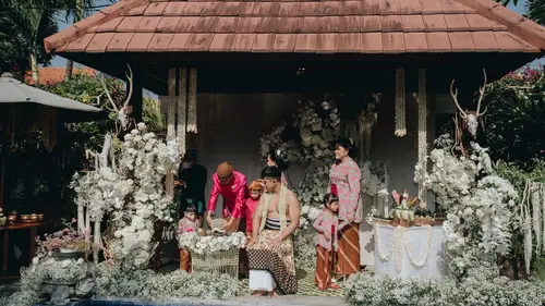 Tata Urutan Prosesi Pernikahan Adat Jawa Yogyakarta yang Unik dan Penuh  Makna - Relationship Fimela.com