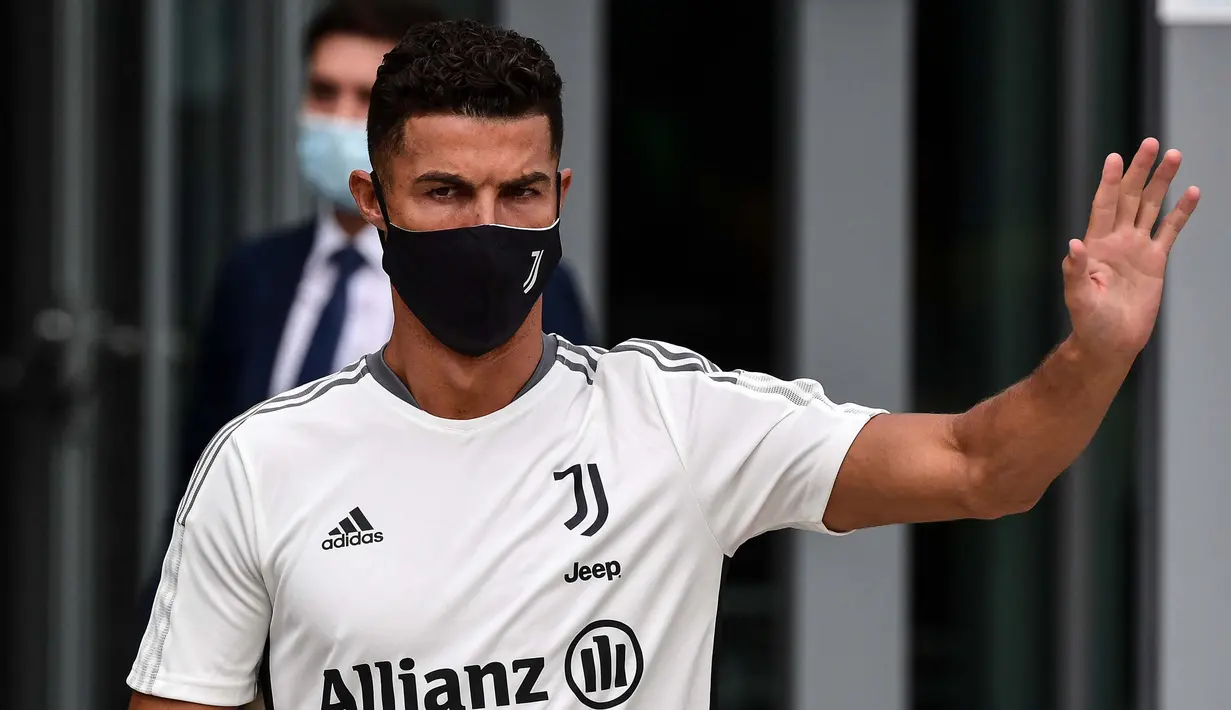 Usai menjalani pemeriksaan kini Cristiano Ronaldo sudah bisa memulai fokus pada persiapan untuk musim 2021/22 dan akan bergabung dengan sesi latihan bersama Juventus. (Foto: AFP/Miguel Medina)