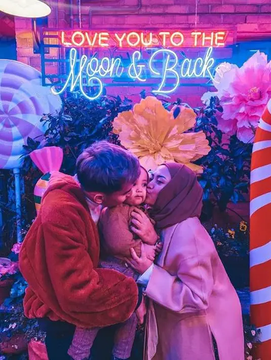 Saat ini, Rachel tengah mengandung anak kedua mereka. (Liputan6.com/IG/@okintph)