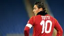 AS Roma's captain Francesco Totti during his team's Italian serie A match against Palermo on January 28, 2009 at Olympic stadium in Rome on January 28, 2009. AFP PHOTO/ALBERTO PIZZOLI