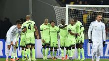 Para pemain Manchester City merayakan gol ke gawang Dynamo Kiev pada leg pertama babak 16 besar Liga Champions, di NSK Olimpiyskiy, Kiev, Kamis (25/2/2016) dini hari WIB. (AFP/Sergei Supinskiy)