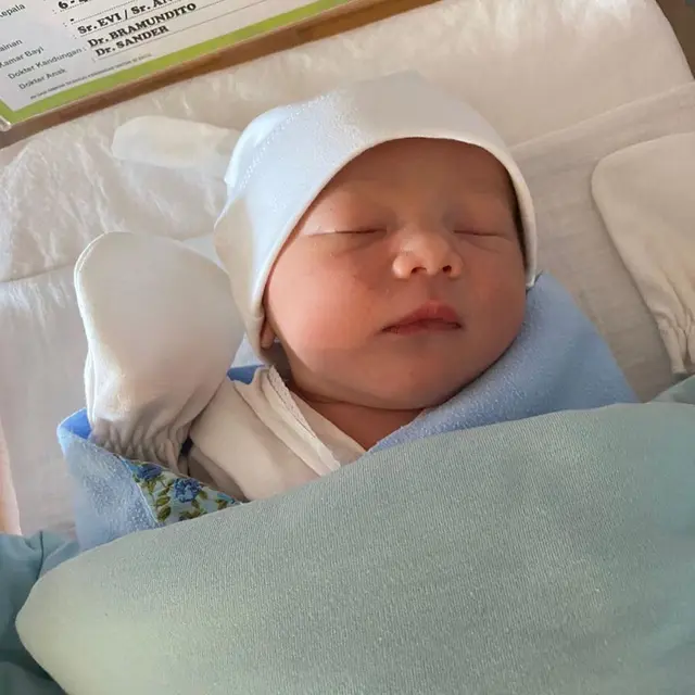 Anak Andhika Pratama dan Ussy Sulistiawaty. (Foto: Instagram @ussypratama)