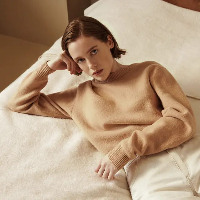 Ide Styling Outfit Bernuansa Netral di Musim Penghujan dari UNIQLO