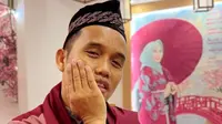 Ustadz Nur Maulana atau Ustaz Maulana (https://www.instagram.com/p/C4fYVWvL4o1/)