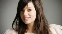 Lagu Baru Disebut Sampah, Lily Allen Salahkan Label Rekaman