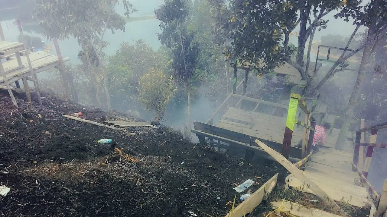 Spot Foto Indah di Raja Ampat Kampar Hangus Terbakar, Ulah Siapa?