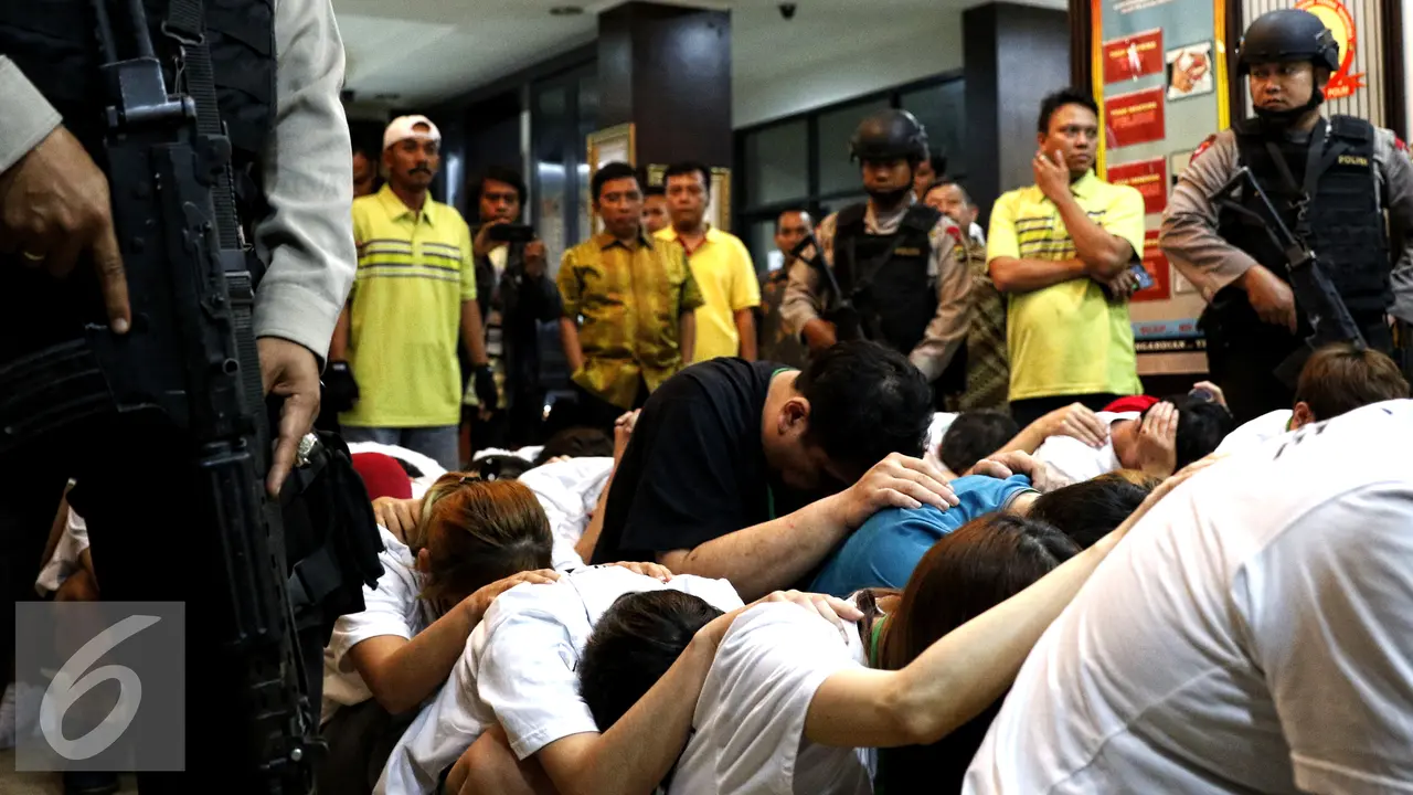 20150828-30 WNA Taiwan Digelandang ke Bareskrim-Jakarta