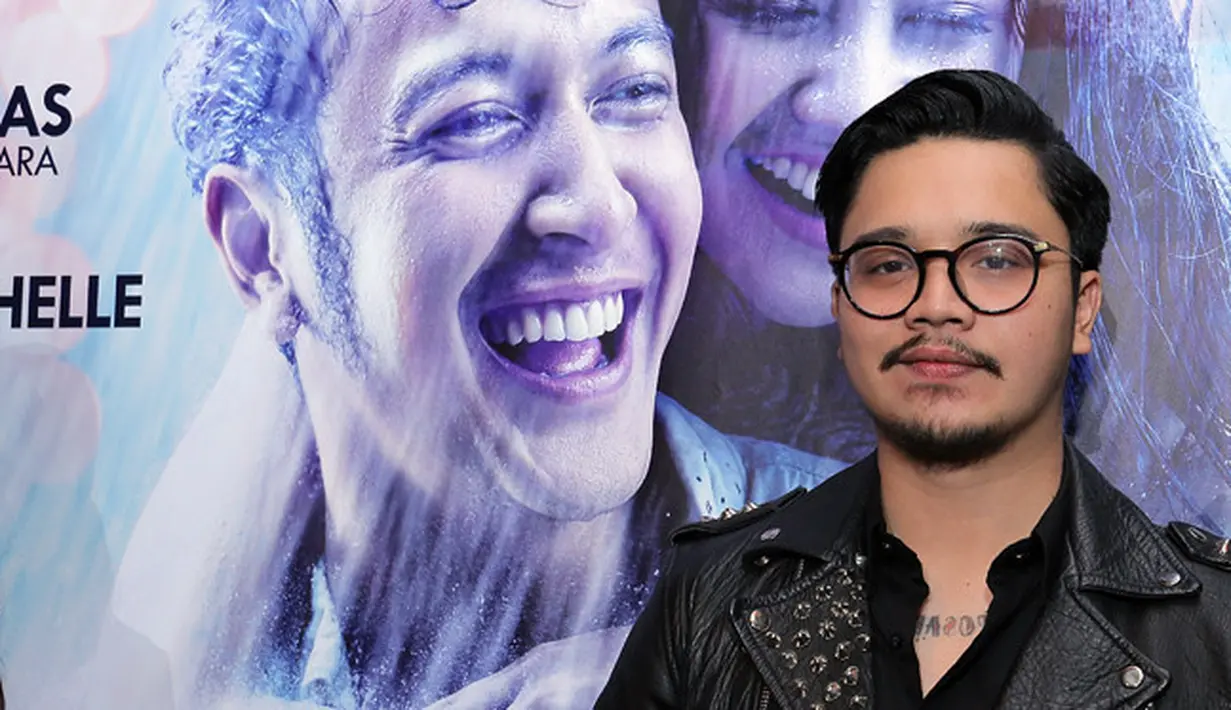 Dua karakter yang bertolak belakang harus diperankan dalam film terbarunya. Dalam film London Love Story 3, Derby Romero memerankan seorang dokter. (Deki Prayoga/Bintang.com)