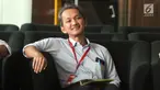 Kepala Badan Peningkatan Penyelenggaraan Sistem Penyediaan Air Minum (BPPSPAM) Bambang Sudiatmo tersenyum saat menunggu panggilan akan menjalani pemeriksaan oleh penyidik di Gedung KPK, Jakarta, Senin (25/2). (Merdeka.com/Dwi Narwoko)