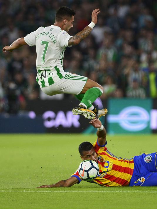 6. Sergio Leon Limones (Real Betis) - 4 Gol. (AFP/Cristina Quicler)