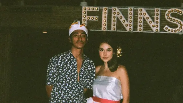 Adu Akting Bareng, Ini 7 Potret Kedekatan Abidzar Al Ghifari dan Estelle Linden