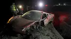 Kondisi Mobil Ferrari milik pesepakbola Chile, Arturo Vidal yang rusak parah usai mengalami kecelakaan di Kota Buin, Chile, Selasa (16/6/2015). Vidal yang mengendarai mobil tersebut langsung dibawa ke rumah sakit. (REUTERS/Felipe Fredes)
