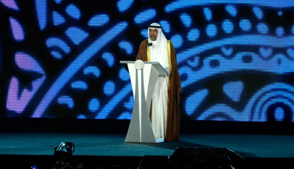 Presiden Dewan Olimpiade Asia (OCA) Sheikh Ahmad Al Fahad Al Sabah memberi sambutan pada Penutupan Asian Games 2018 di Stadion Utama GBK, Jakarta, Minggu (2/9). Presiden OCA menyelipkan beberapa kalimat dalam bahasa Indonesia dalam pidato  (AP/Lee Jin-man