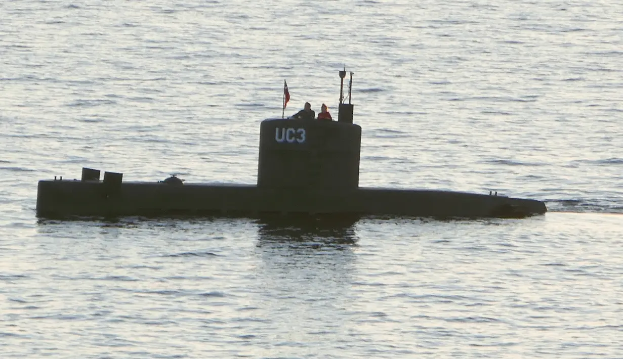 Kapal selam UC3 Nautilus buatan Peter Madsen di Pelabuhan Kopenhagen pada 10 Agustus 2017. Kapal tersebut dijadwalkan berlayar ke Pulau Bornholm untuk sebuah pameran sehari setelah diliput oleh Kim Wall. (AFP Photo/Peter Thompson)