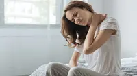 Ilustrasi wanita sakit nyeri leher.