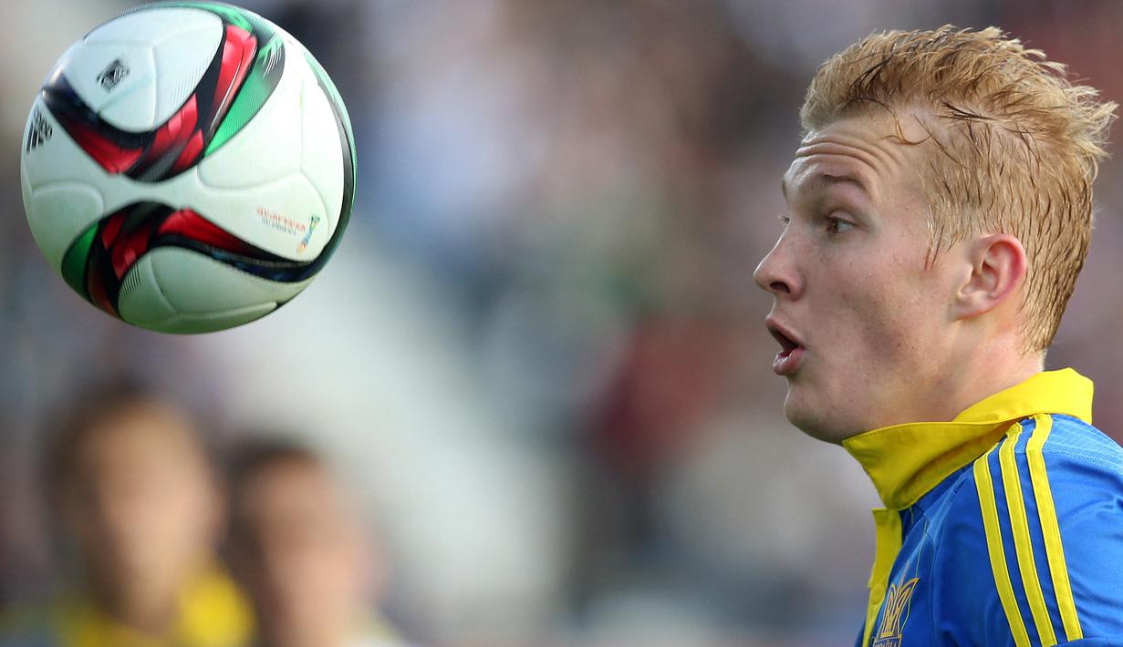 Viktor Kovalenko. Gelandang serang Ukraina berusia 26 tahun yang sejak awal musim 2022/2023 membela Spezia di Serie A Liga Italia ini tercatat menjadi pencetak gol terbanyak pada Piala Dunia U-20 edisi 2015 di Selandia Baru. Ia bersanding dengan Bence Mervo (Hongaria) yang masing-masing mencetak 5 gol sepanjang turnamen. Penghargaan Golden Boot akhirnya jatuh ke tangan Viktor Kovalenko yang unggul dalam jumlah assist atas Bence Mervo yang akhirnya meraih penghargaan Silver Boot. Gelar juara diraih Serbia setelah menang 2-1 (1-1) atas Brasil lewat perpanjangan waktu di laga final. (AFP/Michael Bradley)