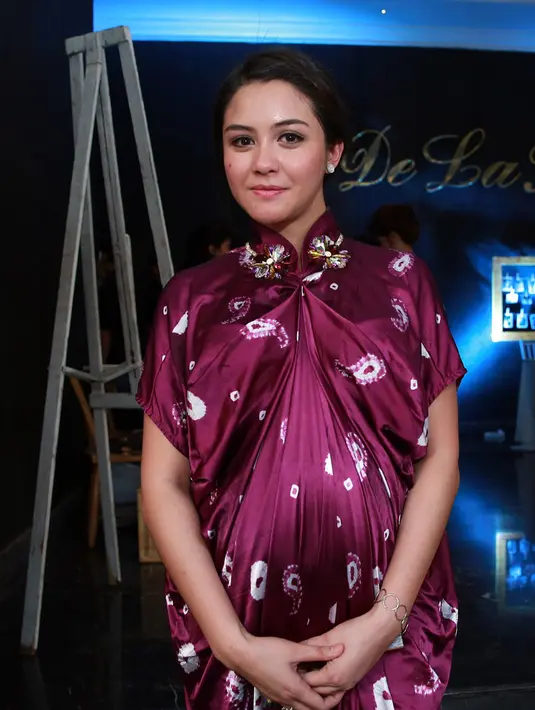 Menikah pada Minggu, 15 Maret 2015 lalu, Revalina dan suami pun tak perlu menunggu waktu lama untuk mendapatkan keturunan. (Deki Prayoga/Bintang.com)