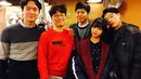 Bintang drakor Reply 1988, termasuk Hyeri dan Ryu Jun Yeol. (Foto: Instagram Hyeri via Soompi)