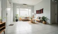 8 Warna Keramik yang Membuat Rumah Kecil Terasa Lebih Luas, Bersih, dan Estetik