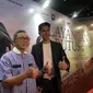 Menteri Perdagangan (Mendag) Zulkifli Hasan mengapresiasi film &lsquo;Layangan Putus 2&rsquo; yang ditontonnya saat gala premier di XXI Plaza Indonesia Jakarta, Selasa (19/12/2023). (Elza/Liputan6.com)