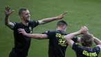 Gelandang timnas Republik Ceko Tomas Soucek (kiri) dan rekan timnya menghadiri sesi latihan menjelang kontra Portugal di stadion Alvalade di Lisbon, Rabu (8/6/2022). Duel antara Portugal vs Republik Ceko pada matchday 3 Grup 2 UEFA Nations League A 2022/23, akan digelar di Estadio Jose Alvalade, Jumat 10 Juni 2022 dini hari WIB. (PATRICIA DE MELO MOREIRA / AFP)