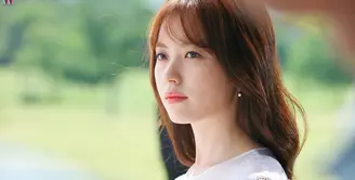 Sudah tak diragukan lagi kecantikan dari Han Hyo Joo. Akan tetapi aktris berusia 31 tahun ini masih betah menyandang status jomblo. (Foto: Soompi.com)