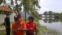 Usir Jenuh, Tim Identifikasi Korban AirAsia Mancing di Danau