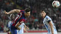 Barcelona meraih kemenangan 2-0 atas Real Sociedad pada laga pekan ke-35 La Liga di Estadi Olimpic Lluis Companys, Barcelona, Selasa (14/5/2024) dini hari WIB. Sepasang gol Barca dicetak Lamine Yamal dan Raphinha. (AFP/Lluis Gene)
